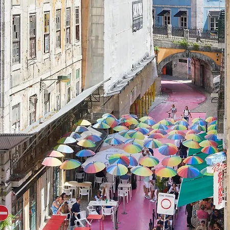 Apartment Sunny Pink Street Historical Apt, By Timecooler *