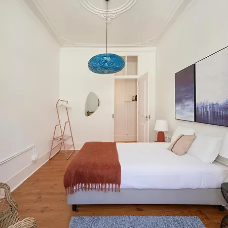 Apartment Sunny Pink Street Historical Apt, By Timecooler *