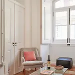 Sunny Pink Street Historical Apt, By Timecooler Lisboa