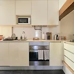 Sunny Pink Street Historical Apt, By Timecooler Apartamento