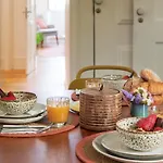 Sunny Pink Street Historical Apt, By Timecooler *