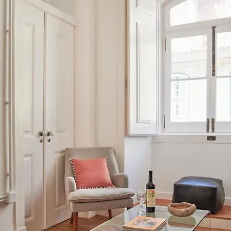 Sunny Pink Street Historical Apt, By Timecooler Lissabon