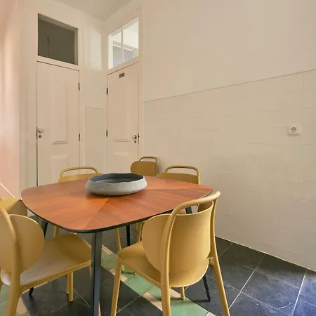 Sunny Pink Street Historical Apt, By Timecooler דירה