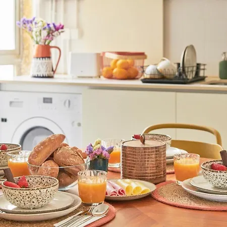 Lejlighed Sunny Pink Street Historical Apt, By Timecooler