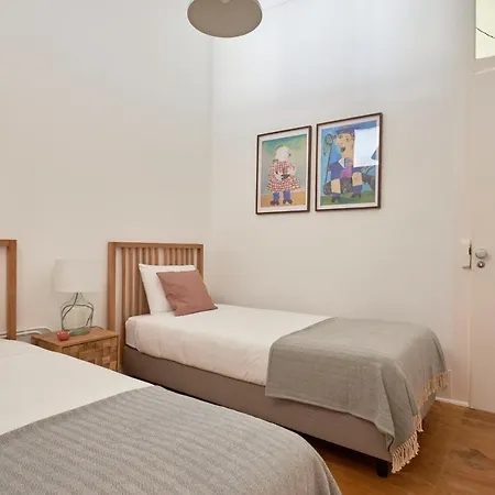 Sunny Pink Street Historical Apt, By Timecooler דירה *