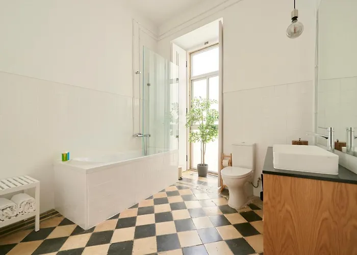 Apartment Sunny Pink Street Historical Apt, By Timecooler Lissabon