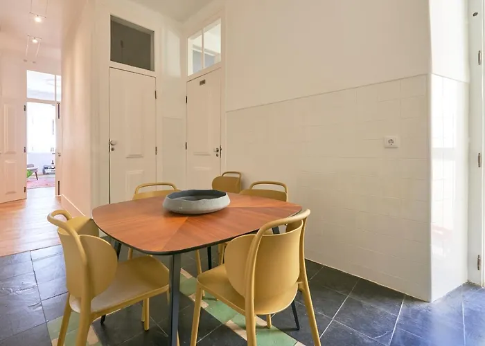 Sunny Pink Street Historical Apt, By Timecooler Apartment