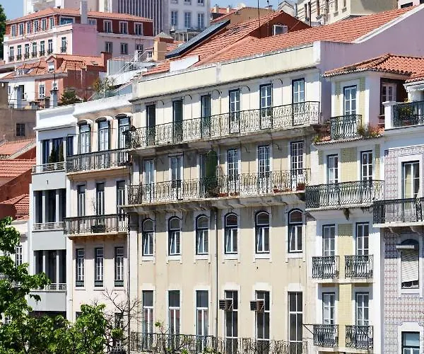 Sunny Pink Street Historical Apt, By Timecooler *
