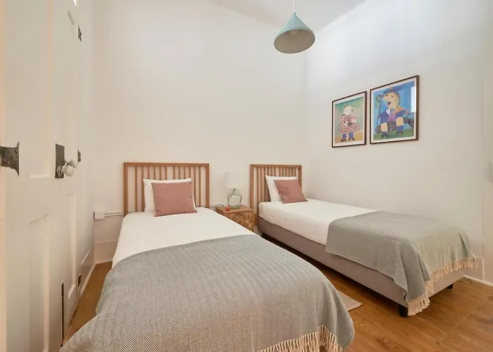 Sunny Pink Street Historical Apt, By Timecooler Apartment