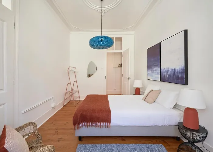 Apartment Sunny Pink Street Historical Apt, By Timecooler *