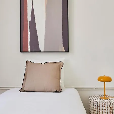 Sunny Pink Street Historical Apt, By Timecooler Apartman *