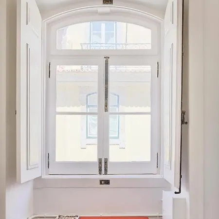 Sunny Pink Street Historical Apt, By Timecooler Lägenhet *